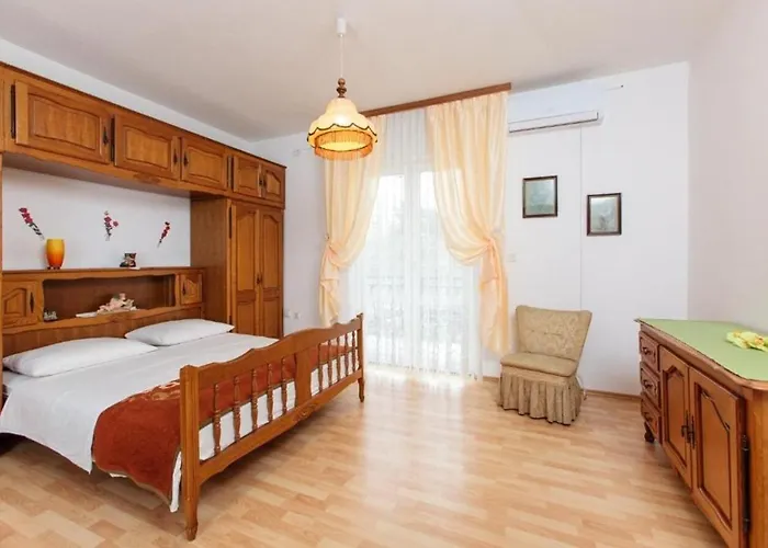Apartment Knez 1 *