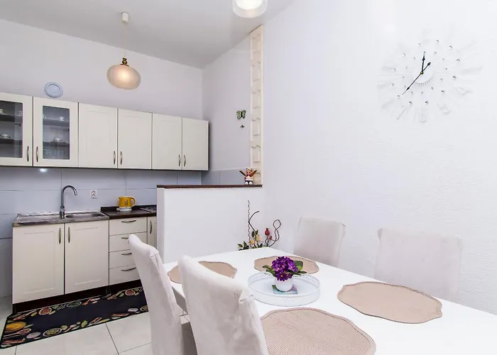 Appartement Knez 1 *