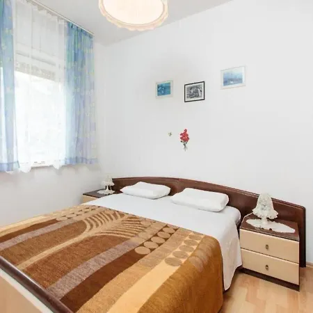 Apartment Knez 1 *